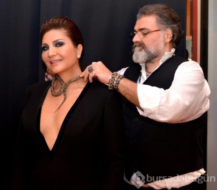 Sibel Can sahneye servetle çıktı!
