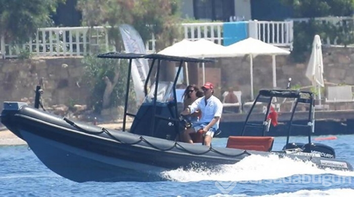 Bebek heyecanı yaşayan ünlü çift Bodrum'a gitti!