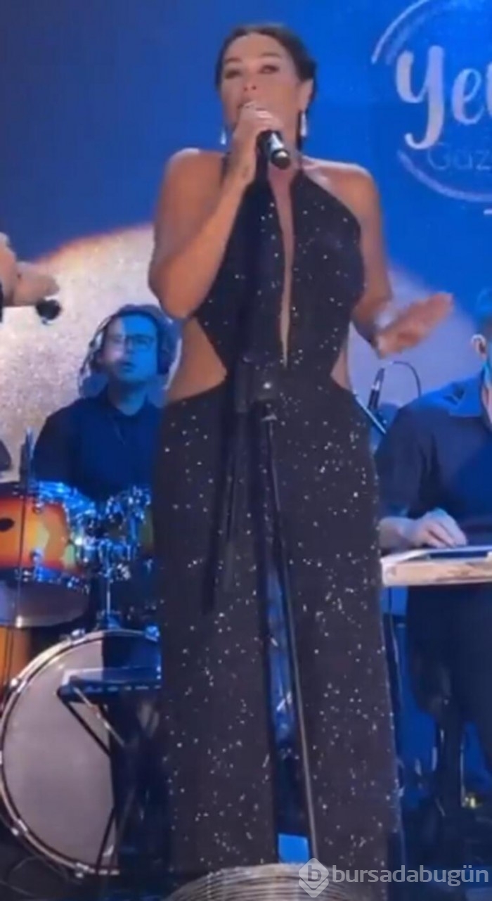 Hülya Avşar sırt dekolteli kıyafetiyle dikkat çekti
