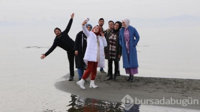 Van Gölü ziyaretçileri tarafından 200 metre açığa yürüdü!