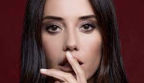 Cansu Dere 'ye İspanya'dan ödül!