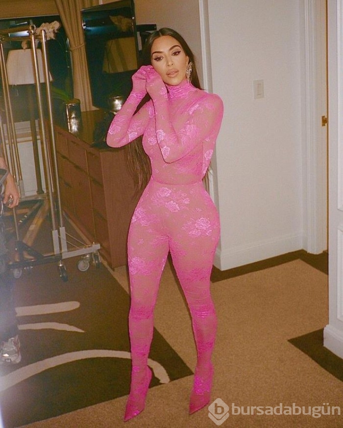 Kim Kardashian tulum taytıyla dikkatleri üzerine çekti...