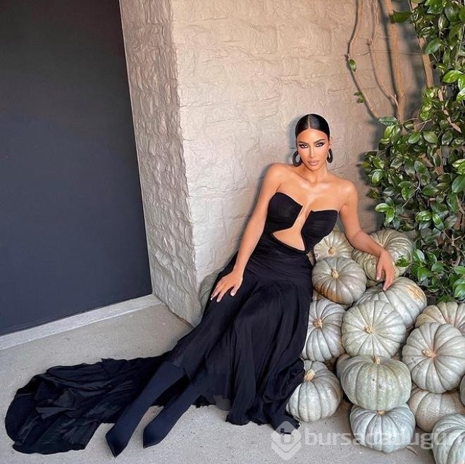 Kim Kardashian tulum taytıyla dikkatleri üzerine çekti...