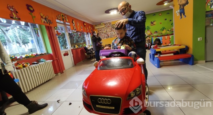 Bursa'daki bu kuaföre çocuklar ağlayarak giriyor gülerek çıkıyor
