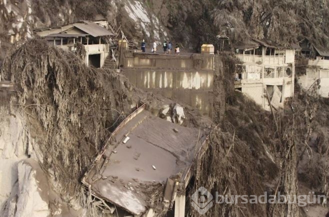 Endonezya'da Semeru yanardağı patladı: 14 kişi öldü onlarca köy boşaltıldı