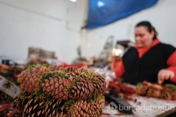 Antalya'da kadınlar Avrupa'ya Noel çelengi hazırlıyor
