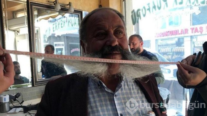 Bıyıklarına ayda bin 500 lira harcıyor!