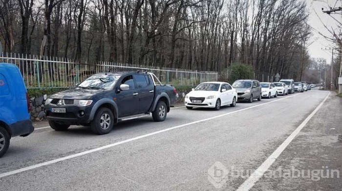 Uludağ'da kilometrelerce doğal kaynak suyu kuyruğu
