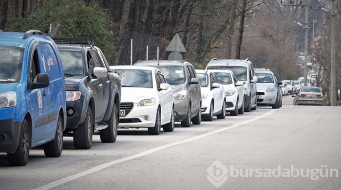 Uludağ'da kilometrelerce doğal kaynak suyu kuyruğu
