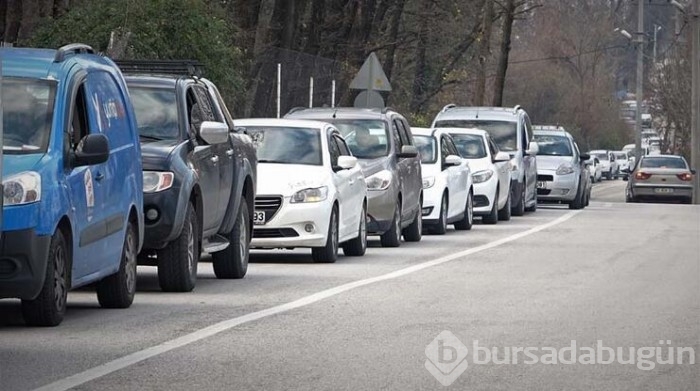 Uludağ'da kilometrelerce doğal kaynak suyu kuyruğu
