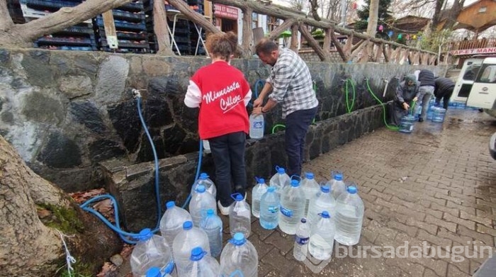 Uludağ'da kilometrelerce doğal kaynak suyu kuyruğu
