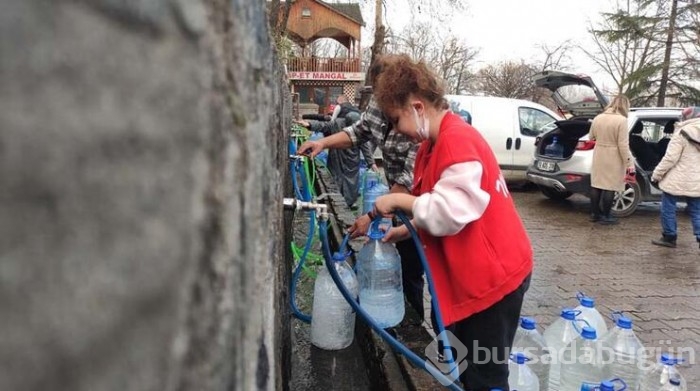 Uludağ'da kilometrelerce doğal kaynak suyu kuyruğu
