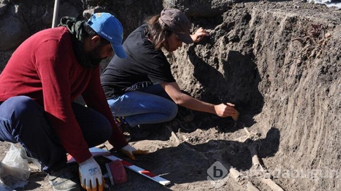 Hamaç Höyük kazısında nekropol bulundu
