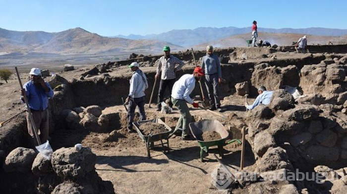 Hamaç Höyük kazısında nekropol bulundu

