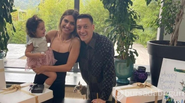 Mesut Özil kolunda servet taşıyor!