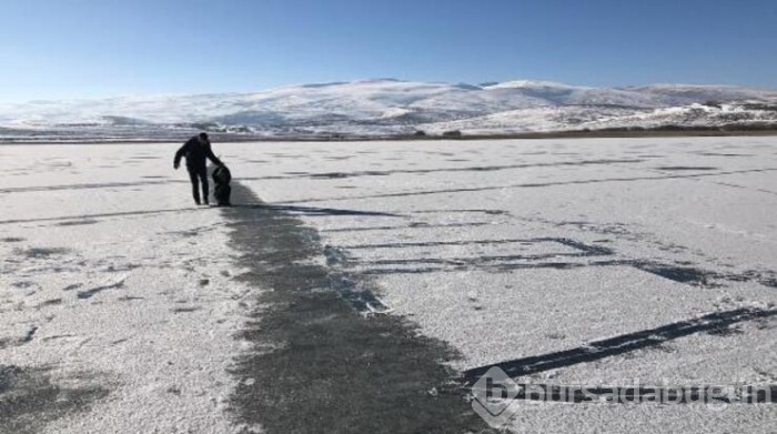 Çıldır Gölü buz tuttu!
