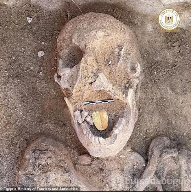 Arkeologlar, 2500 yıllık mumyaların ağzını açınca donup kaldı
