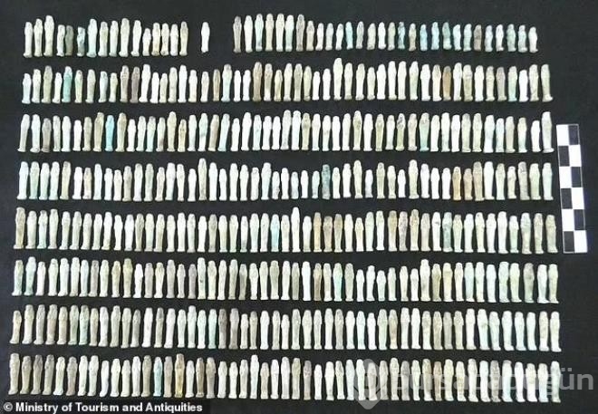 Arkeologlar, 2500 yıllık mumyaların ağzını açınca donup kaldı