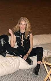 Burcu Esmersoy'un Dubai paylaşımları...