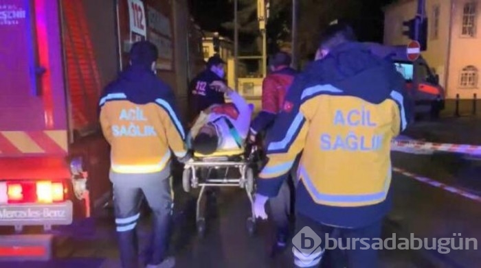 Üsküdar'da otomobil takla attı!