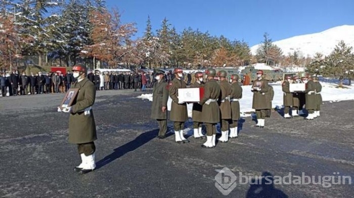 Irak'ın kuzeyindeki Hakkari'de 3 şehit için askeri tören!