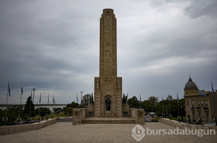 70 metre yüksekliğe sahip 'Arjantin Ulusal Tarihi Bayrak Anıtı'...