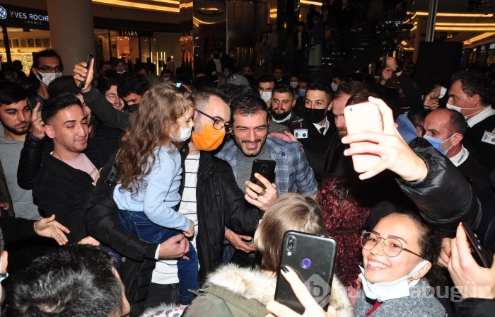 Bursa'da ''Dayı-Bir adamın hikayesi'' filminin renkli galası
