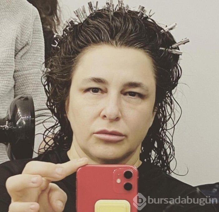 Esra Dermancıoğlu takipçilerini geçmişe götürdü
