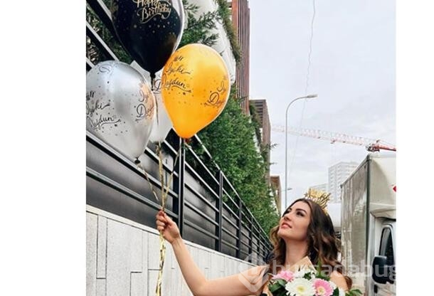 Burcu Özberk yeni yaşını kutladı!

