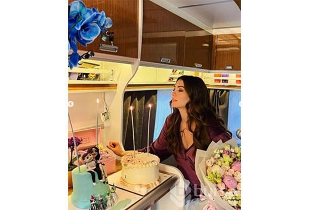 Burcu Özberk yeni yaşını kutladı!
