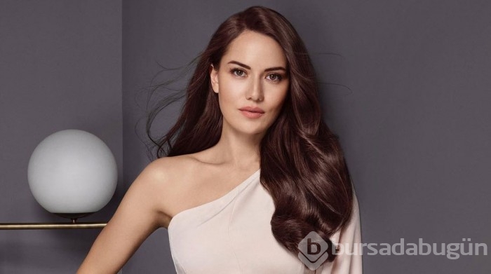 Fahriye Evcen güzelliğiyle büyüledi!