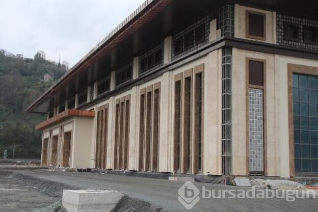 Rize-Artvin Havalimanı'nın 'çay bardağı' kulesi göründü
