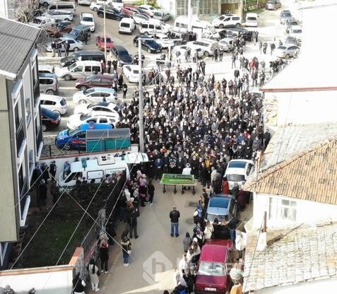 6.5 aylık hamileydi koronavirüse yenildi
