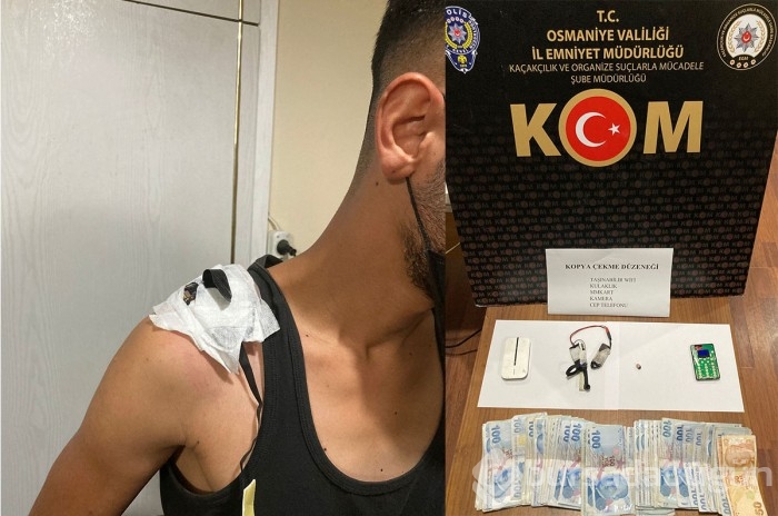 Ehliyet sınavında kopyalarla yakalandı...
