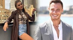 Hande Erçel stüdyoya girdi...