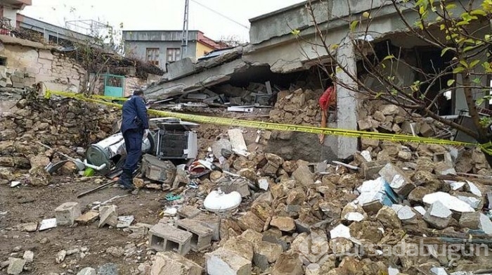 Adıyaman'ın Besni ilçesinde patlama olan ev çöktü!
