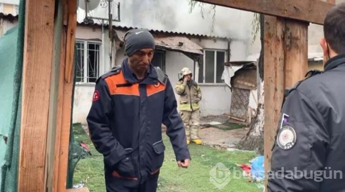 Çakmakla oynayan çocuk evi yaktı!