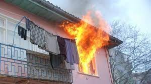 Çakmakla oynayan çocuk evi yaktı!