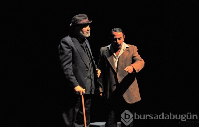 Aşık Mahzunu Şerif'in tiyatro oyununa Bursa'da yoğun ilgi