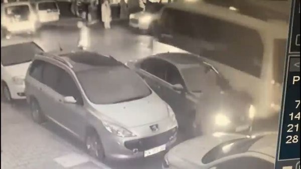 Kaza süsü ile otomobil çaldılar!