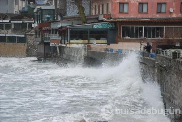 Şiddetli rüzgar gemileri limana demirledi!
