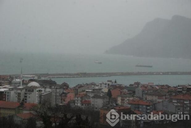 Şiddetli rüzgar gemileri limana demirledi!
