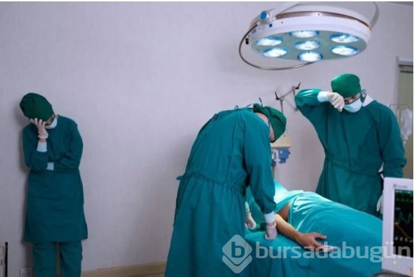 Omicron varyantının bulaşma katsayısı ve yeniden enfeksiyon riski ne kadar?
