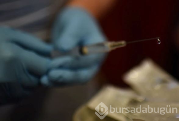 Omicron varyantının bulaşma katsayısı ve yeniden enfeksiyon riski ne kadar?
