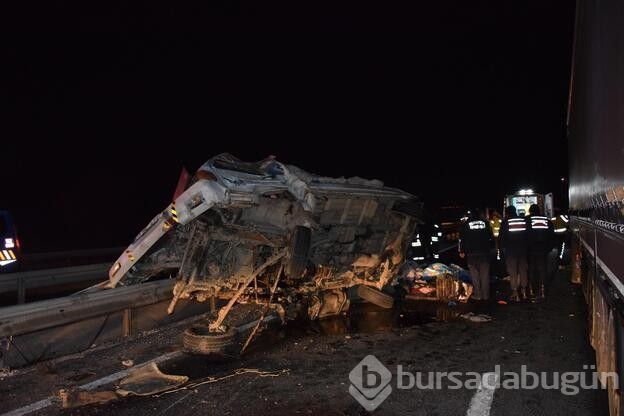 Kamyonet TIR'a çarptı!