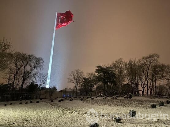 İstanbul'da mevsimin ilk karı yağdı... 