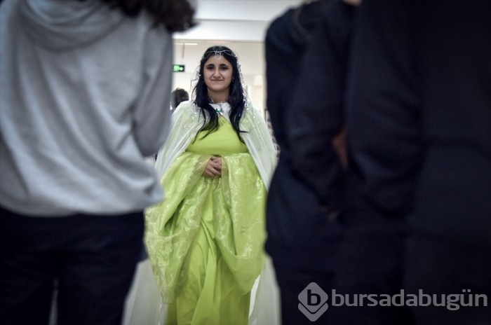 Bursa'da lise öğrencileri roman karakterlerini canlandırdı...