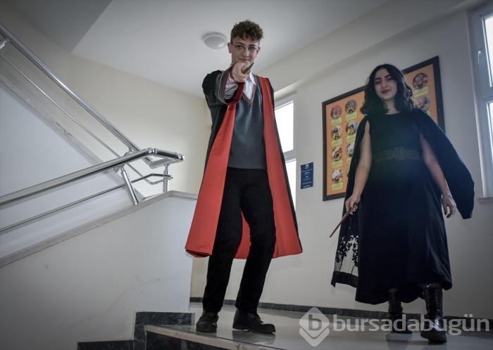 Bursa'da lise öğrencileri roman karakterlerini canlandırdı...