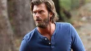 Kıvanç Tatlıtuğ'un yeni imajı dikkat çekti...