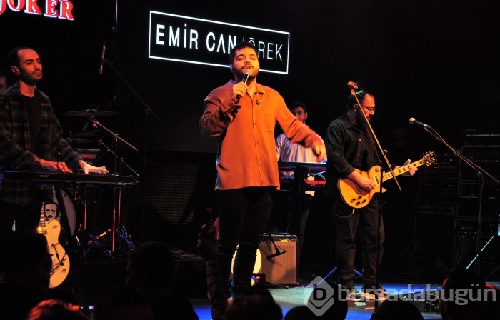 Emir Can İğrek Bursa'yı şarkılarıyla salladı